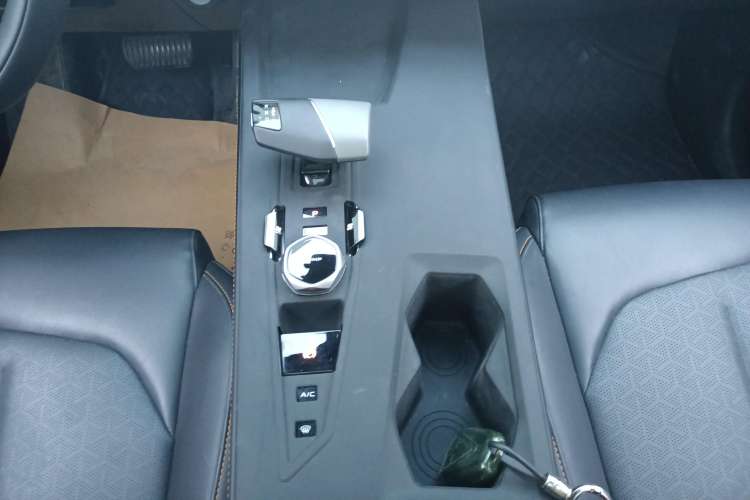 Used CHANGAN OSHAN Z6 New Energy 2023 ZhiDian iDD 150KM Flagship PLUS Gear Lever