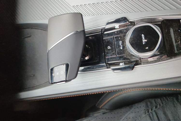 Used CHANGAN OSHAN Z6 New Energy 2023 ZhiDian iDD 150KM Flagship PLUS Smart Parking Edition Gear Lever