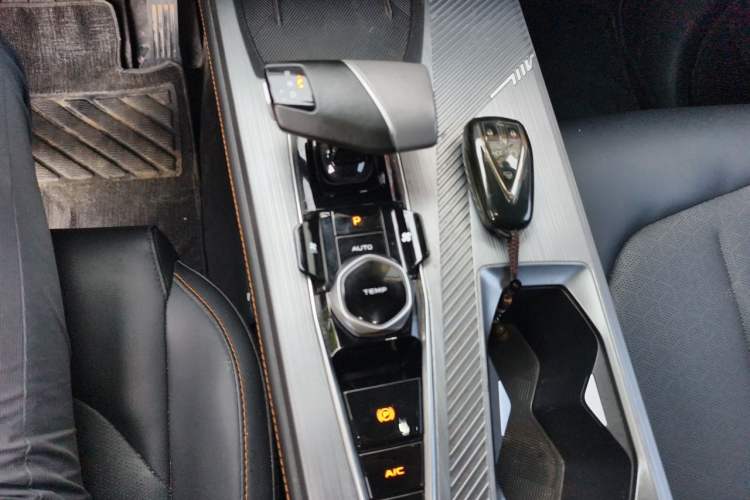 Used CHANGAN OSHAN Z6 New Energy 2023 ZhiDian iDD 150KM Flagship PLUS Smart Parking Edition Gear Lever