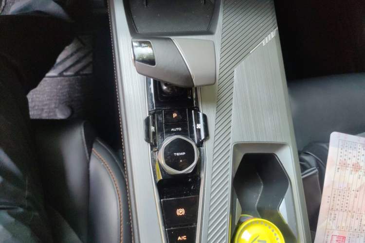 Used CHANGAN OSHAN Z6 New Energy 2023 ZhiDian iDD 150KM Flagship PLUS Smart Parking Edition Gear Lever