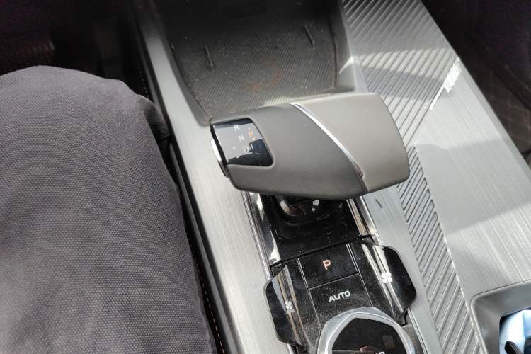 Used CHANGAN OSHAN Z6 New Energy 2023 ZhiDian iDD 150KM Flagship PLUS Smart Parking Edition Gear Lever