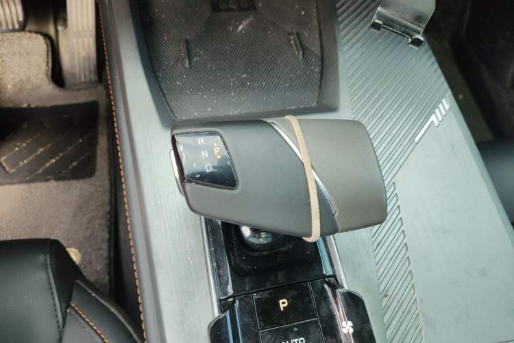 Used CHANGAN OSHAN Z6 New Energy 2023 ZhiDian iDD 150KM Flagship PLUS Smart Parking Edition Gear Lever