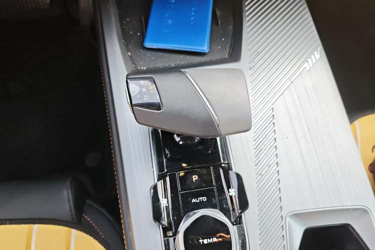 Used CHANGAN OSHAN Z6 New Energy 2023 ZhiDian iDD 150KM Flagship PLUS Gear Lever