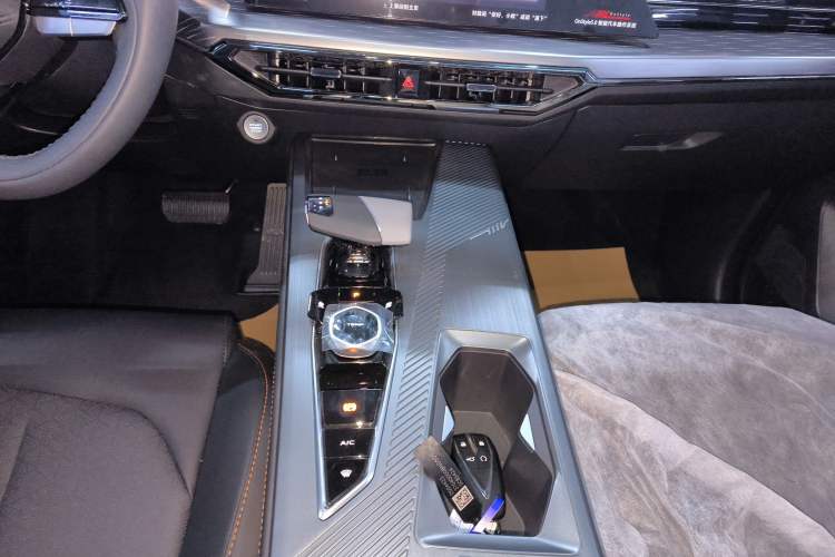 Used CHANGAN OSHAN Z6 New Energy 2023 ZhiDian iDD 150KM Flagship PLUS Gear Lever