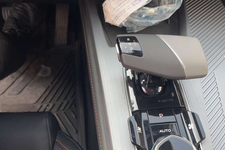 Used CHANGAN OSHAN Z6 New Energy 2023 ZhiDian iDD 150KM Flagship PLUS Smart Parking Edition Gear Lever
