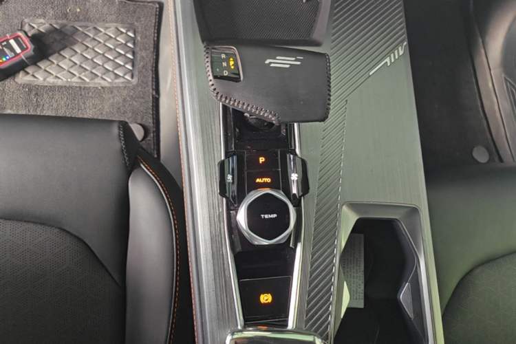 Used CHANGAN OSHAN Z6 New Energy 2023 ZhiDian iDD 150KM Flagship PLUS Smart Parking Edition Gear Lever