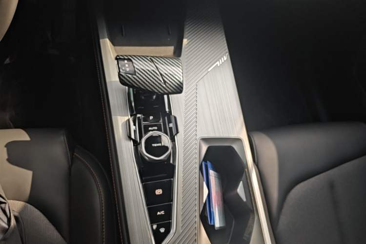 Used CHANGAN OSHAN Z6 New Energy 2023 ZhiDian iDD 150KM Flagship PLUS Smart Parking Edition Gear Lever