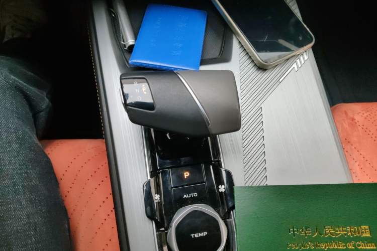 Used CHANGAN OSHAN Z6 New Energy 2023 ZhiDian iDD 150KM Flagship Model Gear Lever