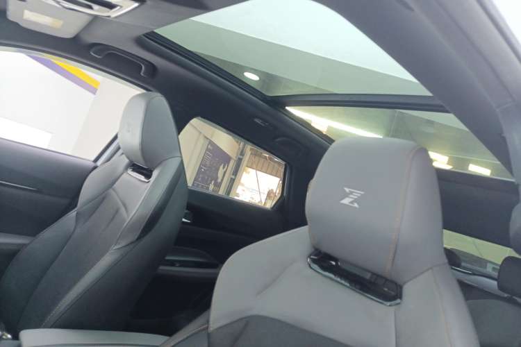 Used CHANGAN OSHAN Z6 New Energy 2023 ZhiDian iDD 150KM Flagship PLUS Headliner