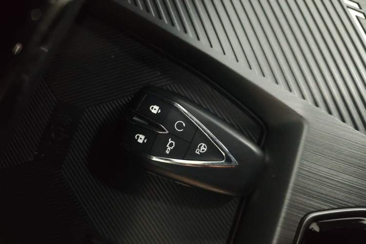 Used CHANGAN OSHAN Z6 New Energy 2023 ZhiDian iDD 150KM Flagship PLUS Smart Parking Edition Interior 1