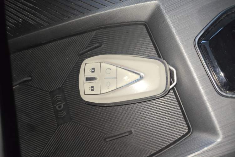 Used CHANGAN OSHAN Z6 New Energy 2023 ZhiDian iDD 150KM Flagship PLUS Interior 1
