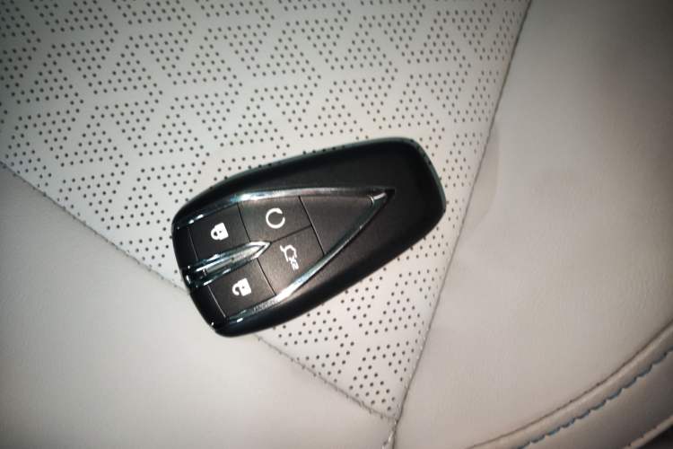 Used CHANGAN OSHAN Z6 New Energy 2023 ZhiDian iDD 150KM Flagship PLUS Interior 1