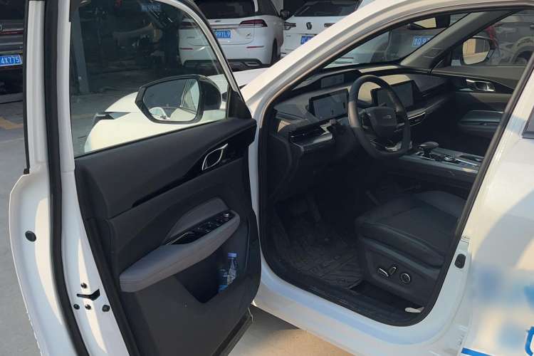 Used CHANGAN OSHAN Z6 New Energy 2023 ZhiDian iDD 150KM Flagship PLUS Smart Parking Edition Interior 2