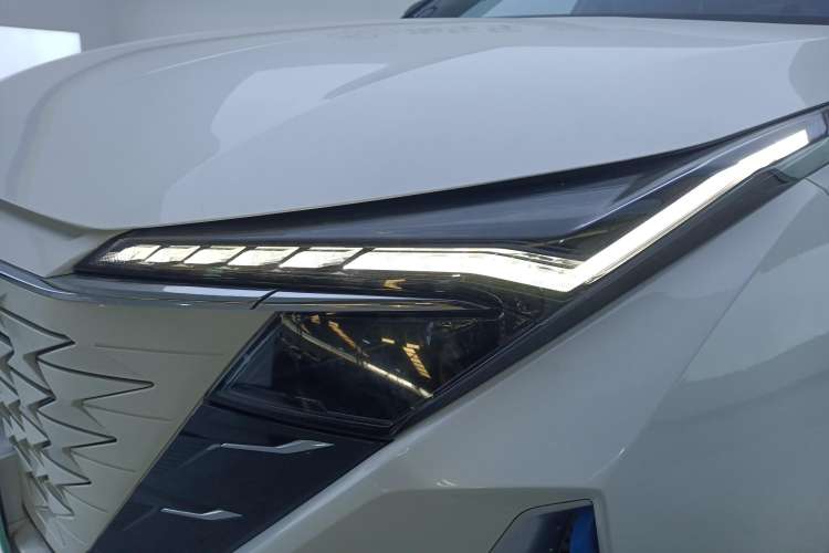 Used CHANGAN OSHAN Z6 New Energy 2023 ZhiDian iDD 150KM Flagship PLUS Left Front Headlight
