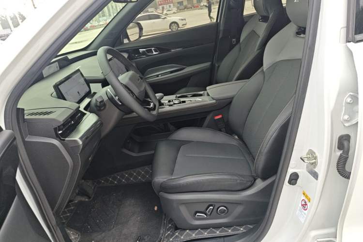 Used CHANGAN OSHAN Z6 New Energy 2023 ZhiDian iDD 150KM Flagship PLUS Smart Parking Edition Left Front Seat