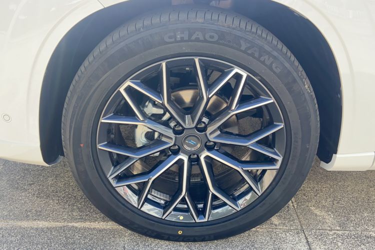 Used CHANGAN OSHAN Z6 New Energy 2023 ZhiDian iDD 150KM Flagship PLUS Smart Parking Edition Left Front Wheel Hub