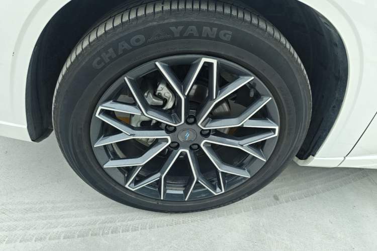 Used CHANGAN OSHAN Z6 New Energy 2023 ZhiDian iDD 150KM Flagship PLUS Smart Parking Edition Left Front Wheel Hub