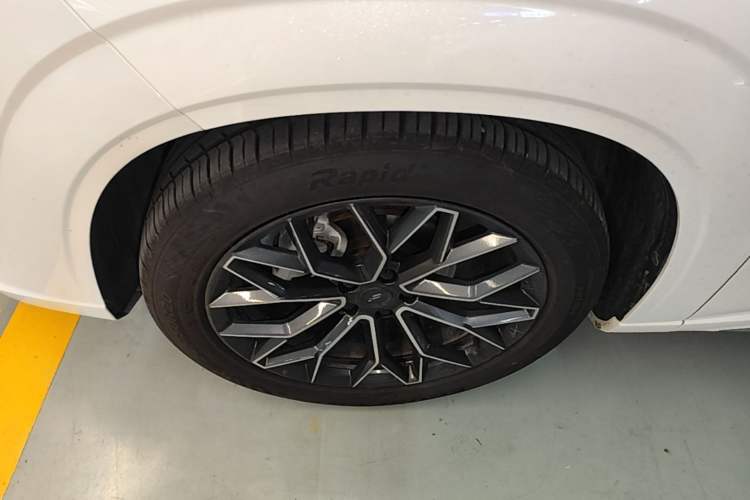 Used CHANGAN OSHAN Z6 New Energy 2023 ZhiDian iDD 150KM Flagship PLUS Left Front Wheel Hub