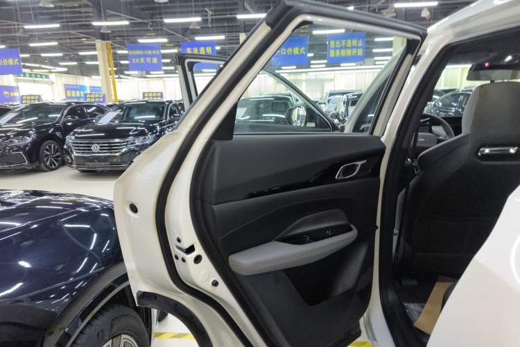 Used CHANGAN OSHAN Z6 New Energy 2023 ZhiDian iDD 150KM Flagship PLUS Left Rear Door Interior