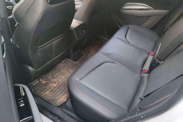 Used CHANGAN OSHAN Z6 New Energy 2023 ZhiDian iDD 150KM Flagship PLUS Smart Parking Edition Left Rear Seat