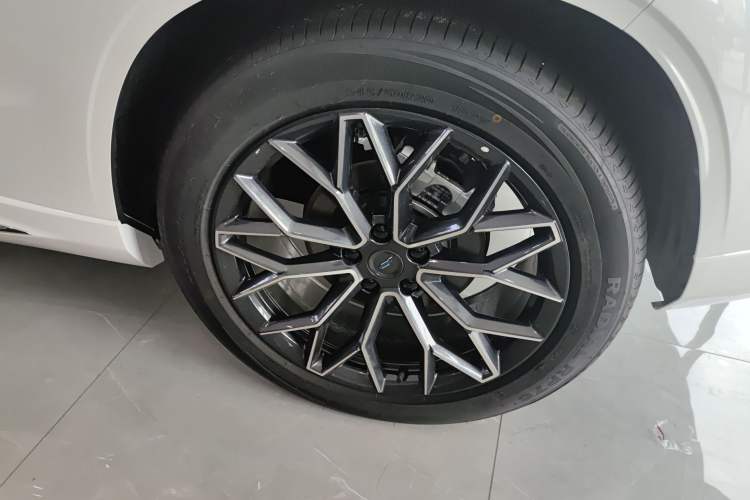 Used CHANGAN OSHAN Z6 New Energy 2023 ZhiDian iDD 150KM Flagship PLUS Left Rear Wheel Hub