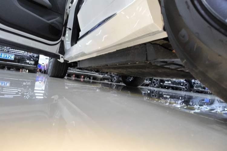 Used CHANGAN OSHAN Z6 New Energy 2023 ZhiDian iDD 150KM Flagship PLUS Left Side Sill