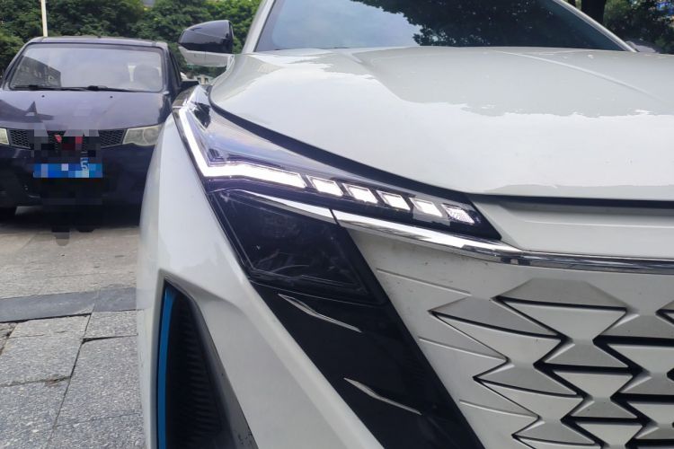 Used CHANGAN OSHAN Z6 New Energy 2023 ZhiDian iDD 150KM Flagship PLUS Smart Parking Edition Right Front Headlight
