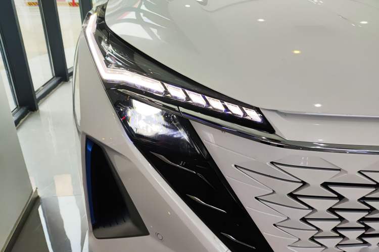Used CHANGAN OSHAN Z6 New Energy 2023 ZhiDian iDD 150KM Flagship PLUS Right Front Headlight