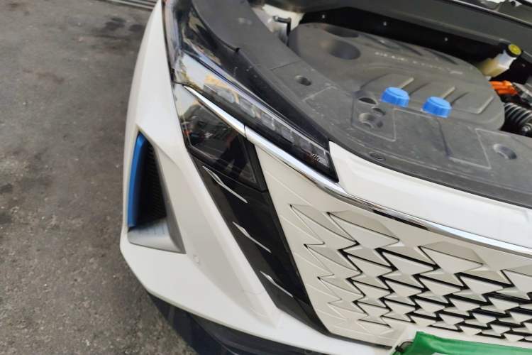 Used CHANGAN OSHAN Z6 New Energy 2023 ZhiDian iDD 150KM Flagship PLUS Smart Parking Edition Right Front Headlight
