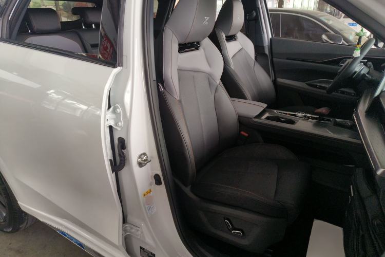 Used CHANGAN OSHAN Z6 New Energy 2023 ZhiDian iDD 150KM Flagship PLUS Smart Parking Edition Right Front Seat