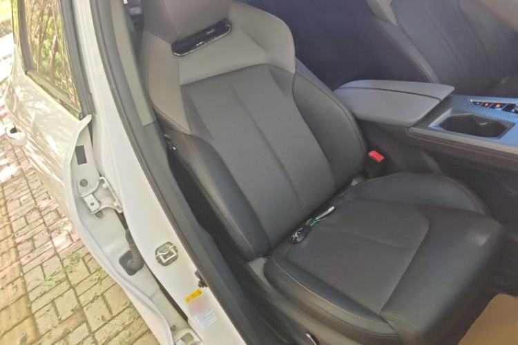 Used CHANGAN OSHAN Z6 New Energy 2023 ZhiDian iDD 150KM Flagship PLUS Right Front Seat
