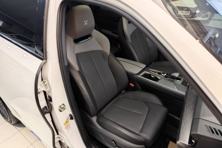 Used CHANGAN OSHAN Z6 New Energy 2023 ZhiDian iDD 150KM Flagship PLUS Right Front Seat