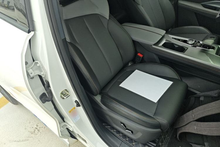 Used CHANGAN OSHAN Z6 New Energy 2023 ZhiDian iDD 150KM Flagship PLUS Smart Parking Edition Right Front Seat
