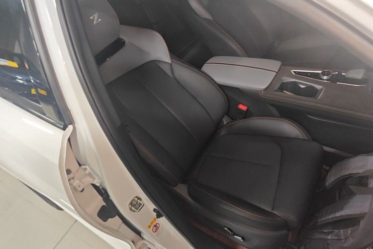 Used CHANGAN OSHAN Z6 New Energy 2023 ZhiDian iDD 150KM Flagship PLUS Smart Parking Edition Right Front Seat