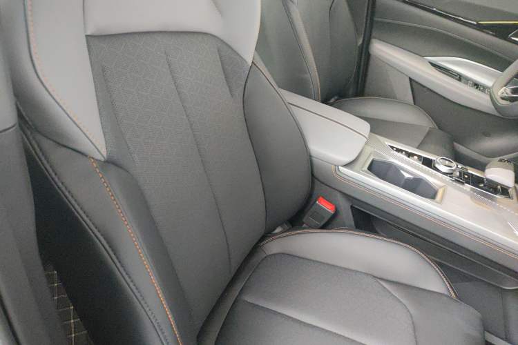Used CHANGAN OSHAN Z6 New Energy 2023 ZhiDian iDD 150KM Flagship PLUS Right Front Seat