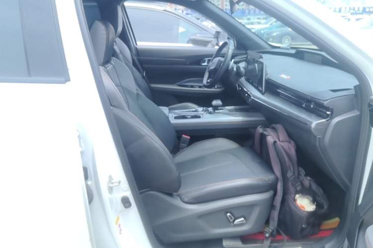 Used CHANGAN OSHAN Z6 New Energy 2023 ZhiDian iDD 150KM Flagship PLUS Right Front Seat