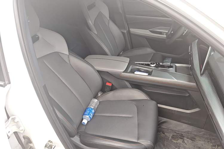 Used CHANGAN OSHAN Z6 New Energy 2023 ZhiDian iDD 150KM Flagship PLUS Smart Parking Edition Right Front Seat