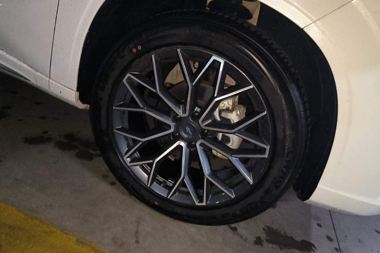 Used CHANGAN OSHAN Z6 New Energy 2023 ZhiDian iDD 150KM Flagship PLUS Right Front Wheel Hub