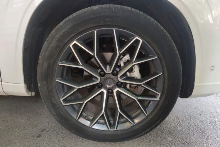 Used CHANGAN OSHAN Z6 New Energy 2023 ZhiDian iDD 150KM Flagship PLUS Smart Parking Edition Right Front Wheel Hub