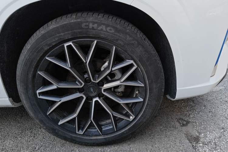 Used CHANGAN OSHAN Z6 New Energy 2023 ZhiDian iDD 150KM Flagship PLUS Right Front Wheel Hub