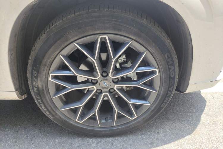 Used CHANGAN OSHAN Z6 New Energy 2023 ZhiDian iDD 150KM Flagship PLUS Right Front Wheel Hub