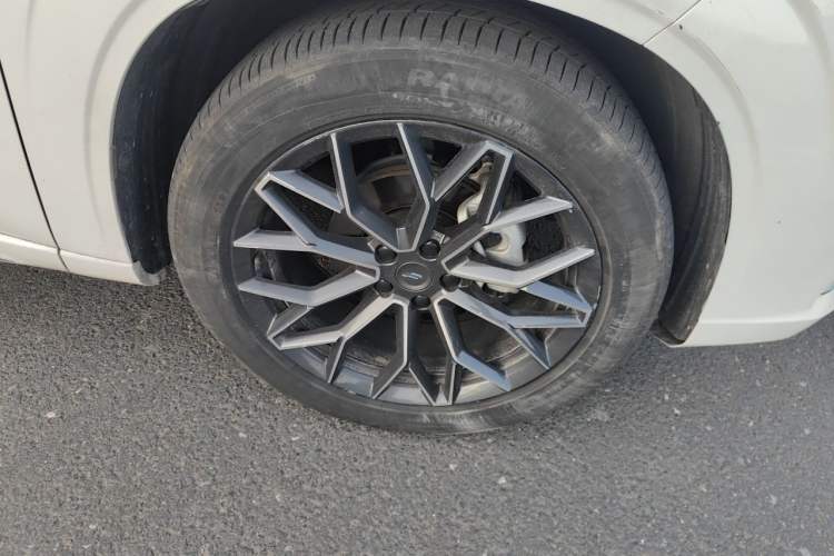 Used CHANGAN OSHAN Z6 New Energy 2023 ZhiDian iDD 150KM Flagship PLUS Right Front Wheel Hub