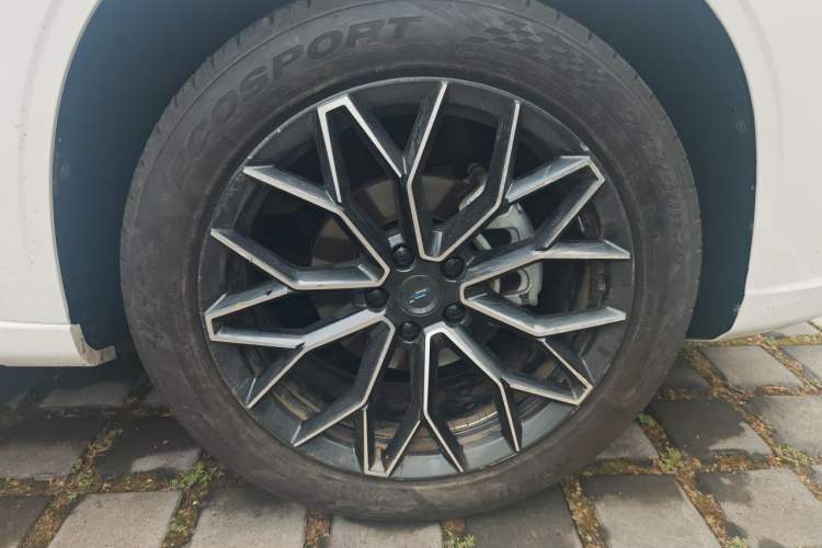 Used CHANGAN OSHAN Z6 New Energy 2023 ZhiDian iDD 150KM Flagship PLUS Right Front Wheel Hub