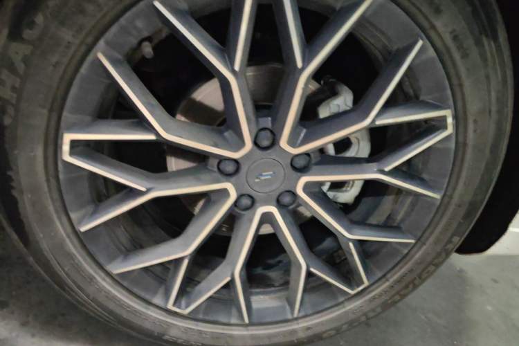Used CHANGAN OSHAN Z6 New Energy 2023 ZhiDian iDD 150KM Flagship PLUS Right Front Wheel Hub