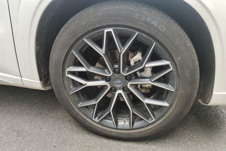 Used CHANGAN OSHAN Z6 New Energy 2023 ZhiDian iDD 150KM Flagship PLUS Right Front Wheel Hub