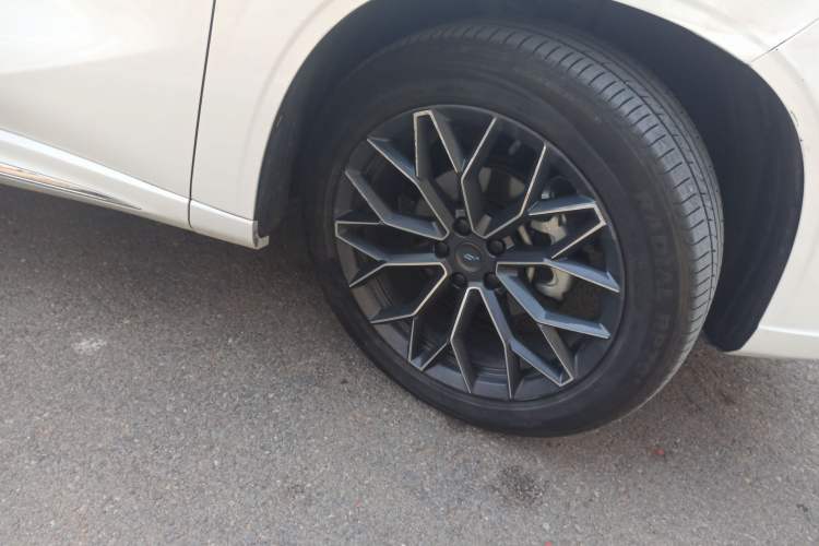 Used CHANGAN OSHAN Z6 New Energy 2023 ZhiDian iDD 150KM Flagship PLUS Right Front Wheel Hub