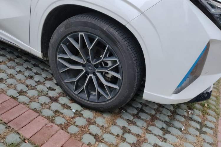 Used CHANGAN OSHAN Z6 New Energy 2023 ZhiDian iDD 150KM Flagship PLUS Right Front Wheel Hub