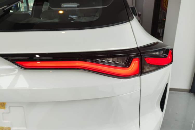 Used CHANGAN OSHAN Z6 New Energy 2023 ZhiDian iDD 150KM Flagship PLUS Right Rear Taillight