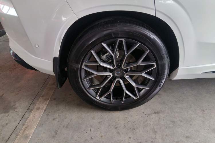 Used CHANGAN OSHAN Z6 New Energy 2023 ZhiDian iDD 150KM Flagship PLUS Smart Parking Edition Right Rear Wheel Hub