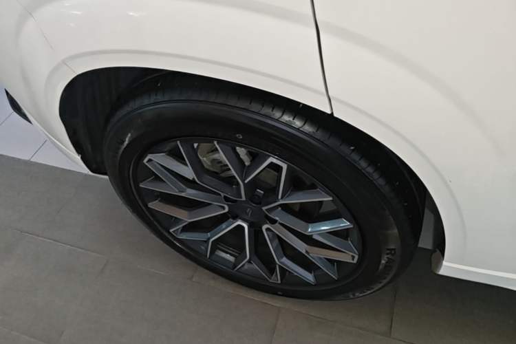 Used CHANGAN OSHAN Z6 New Energy 2023 ZhiDian iDD 150KM Flagship PLUS Right Rear Wheel Hub